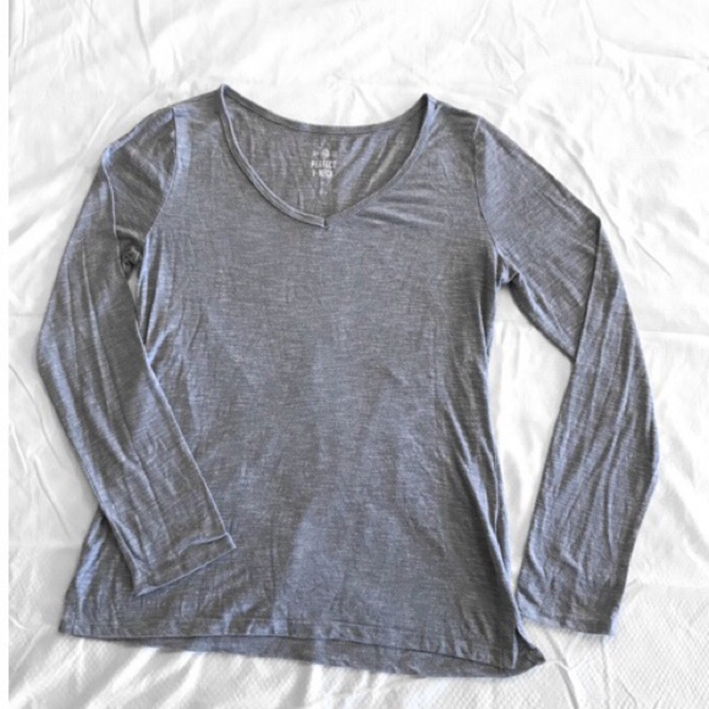 American Eagle Perfect V-Neck! Size: L